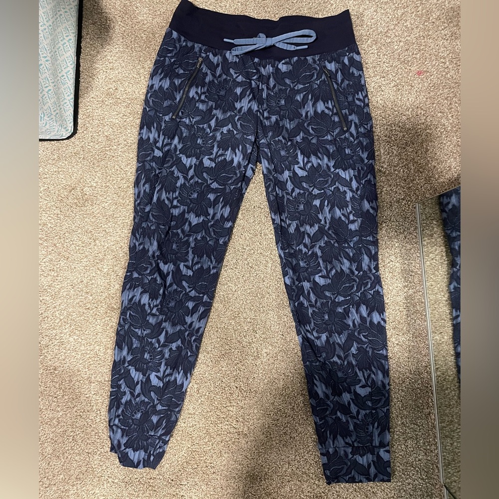 EUC Athleta Trekkie North jogger 6